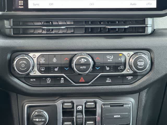 Used 2025 Jeep Gladiator Sport AWD/4WD image 16