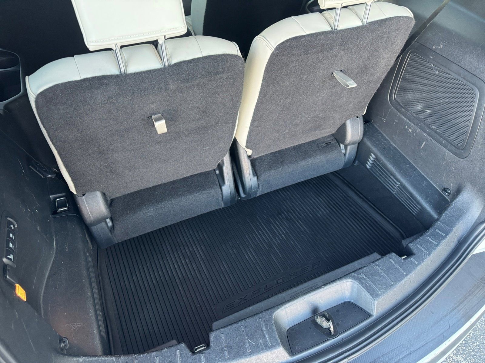 Used 2017 Ford Explorer Platinum image 16