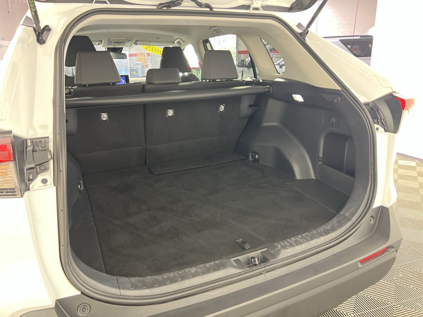 Used 2025 Toyota RAV4 XLE AWD/4WD image 26