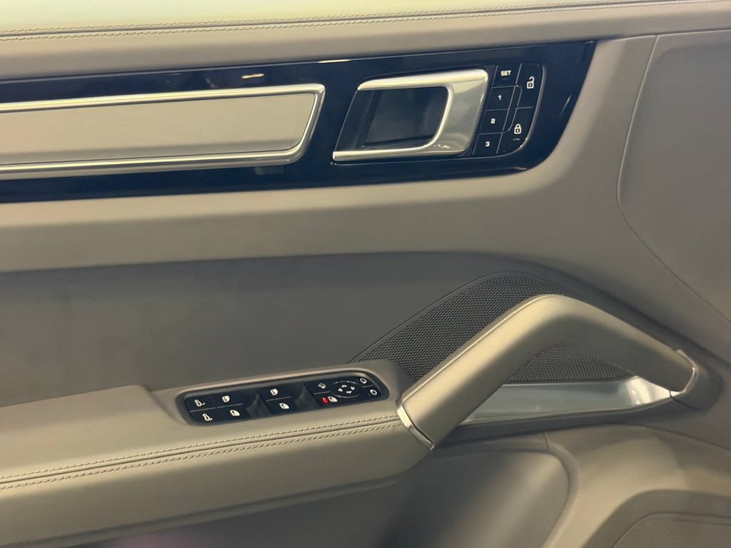 Certified 2019 Porsche Cayenne Turbo AWD/4WD image 13
