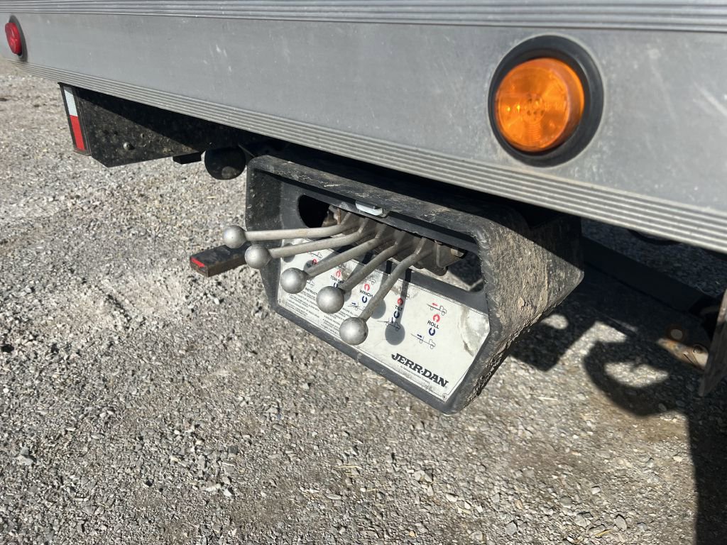 Used 2015 Ford F550 2WD Regular Cab Super Duty image 14