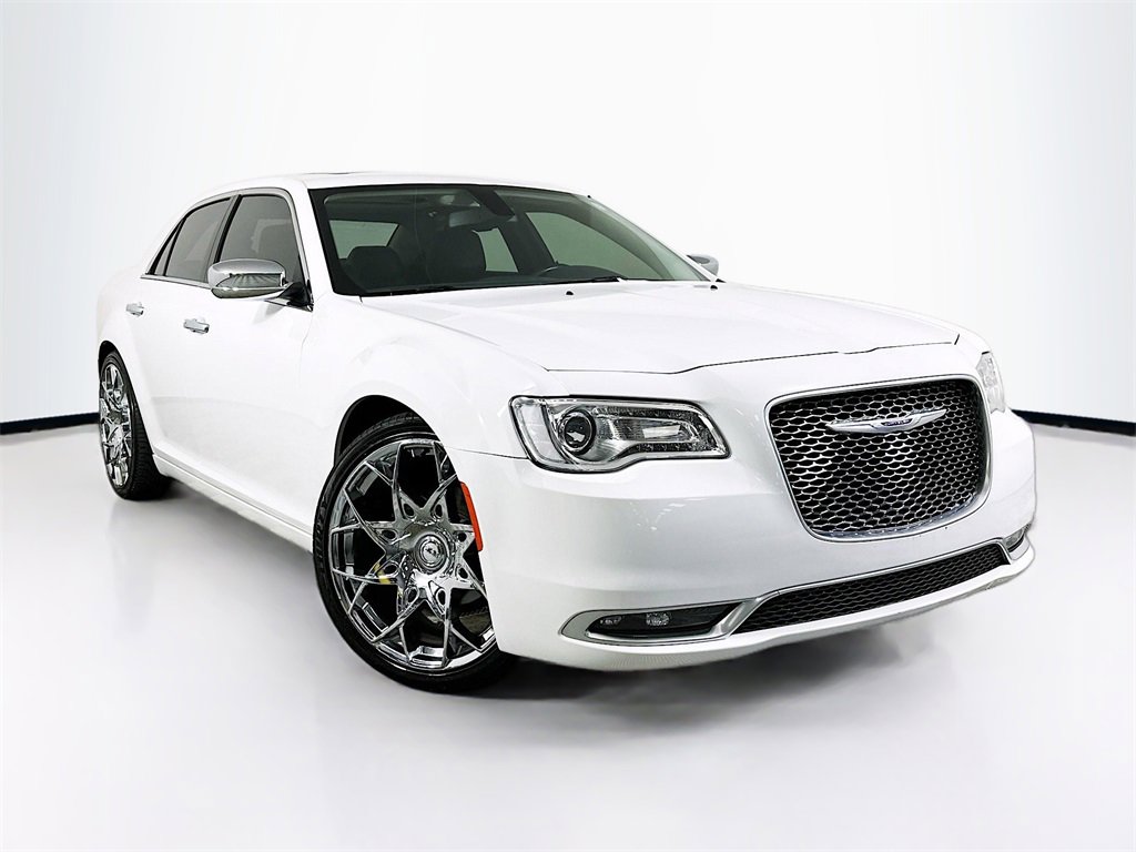 Used 2020 Chrysler 300 Touring L w/ Value Package image 1