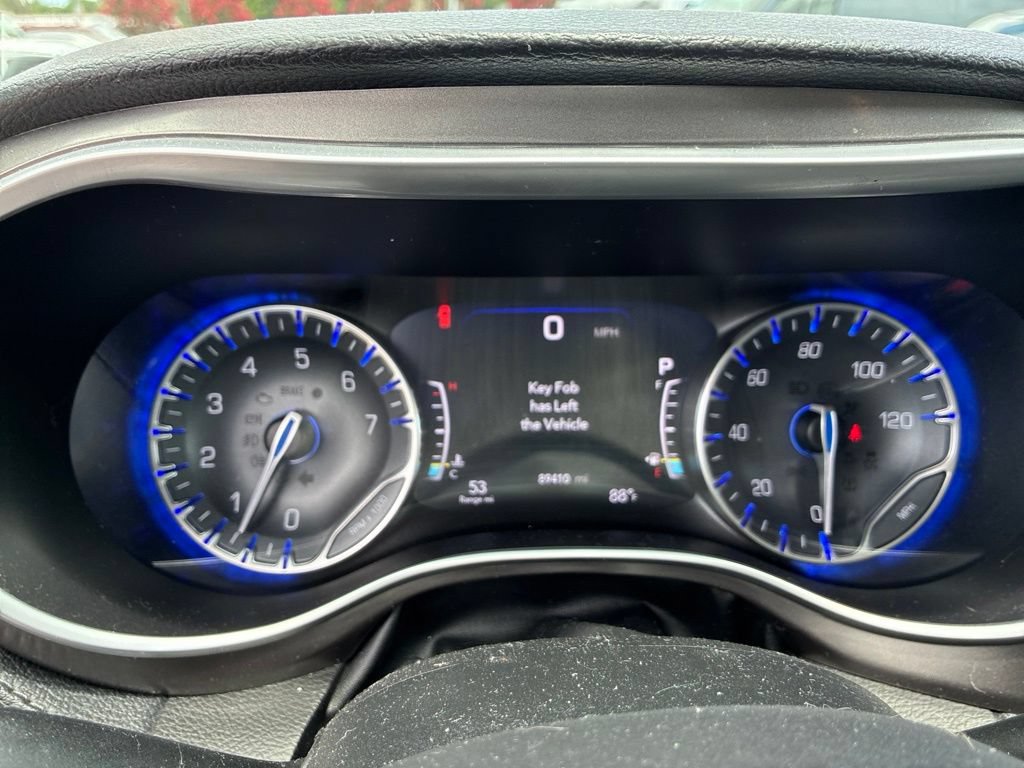 Used 2017 Chrysler Pacifica Limited FWD image 13