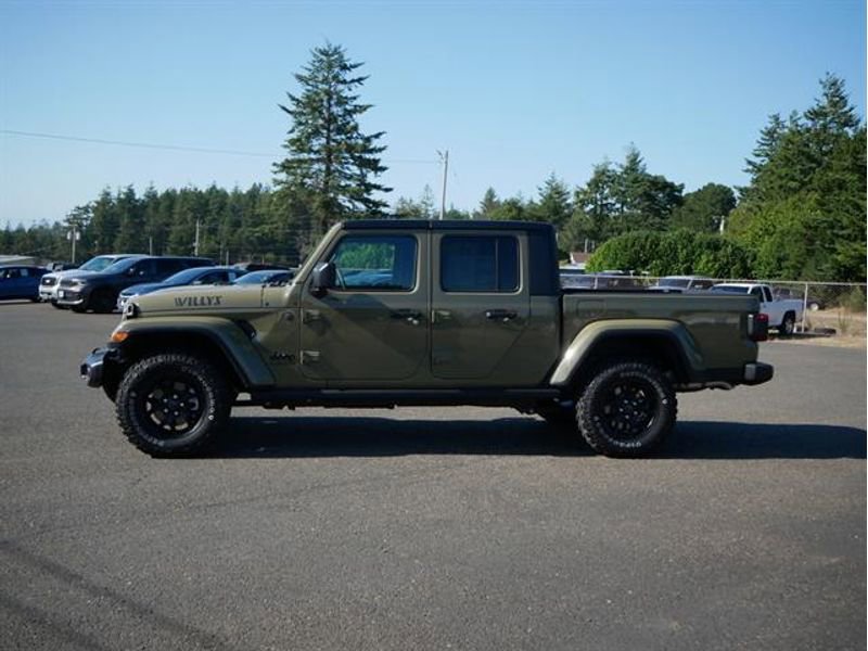 New 2025 Jeep Gladiator Willys image 2