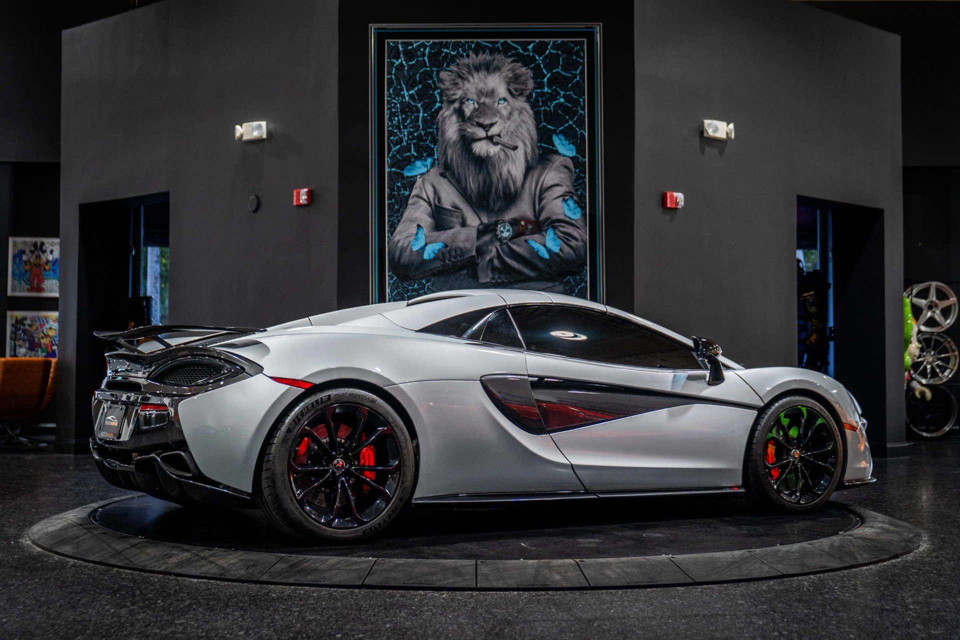 Used 2018 McLaren 570S Spider image 20