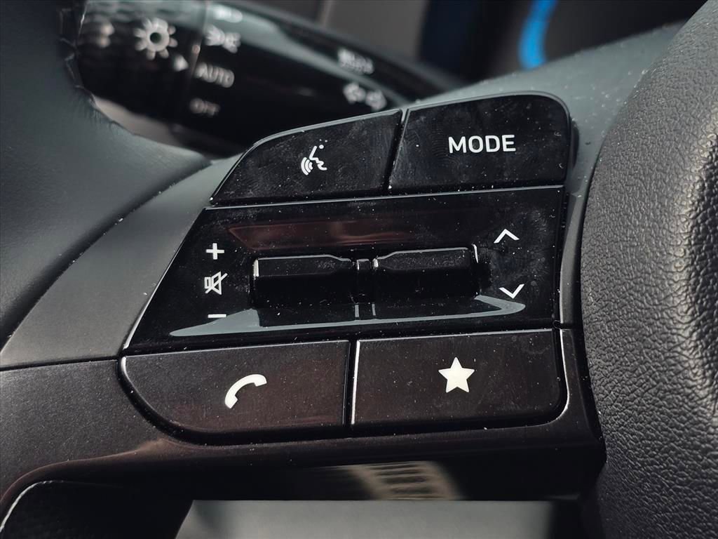 Certified 2025 Hyundai Elantra Sport image 19