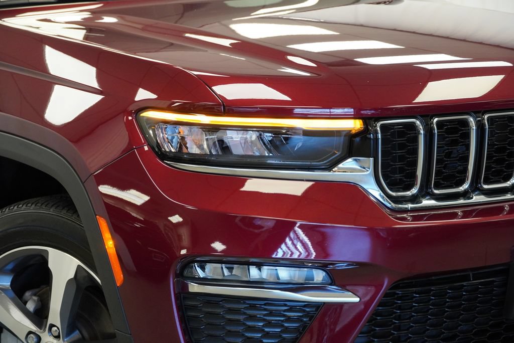 Certified 2025 Jeep Grand Cherokee Limited AWD/4WD image 5
