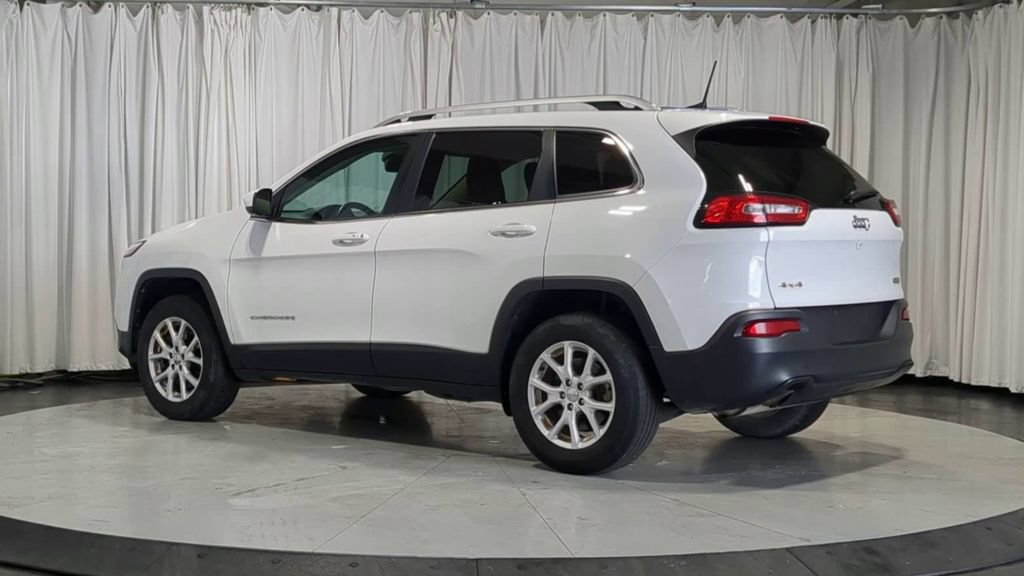 Used 2017 Jeep Cherokee Latitude w/ Comfort/Convenience Group AWD/4WD image 8