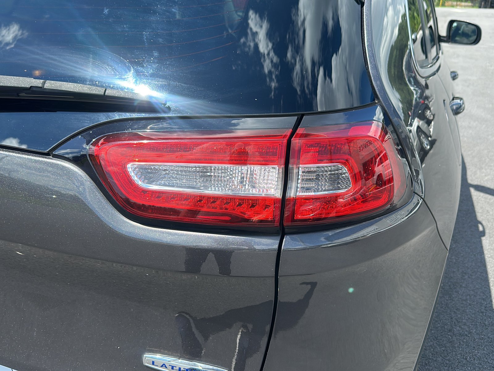 Used 2018 Jeep Cherokee Latitude Plus FWD image 13