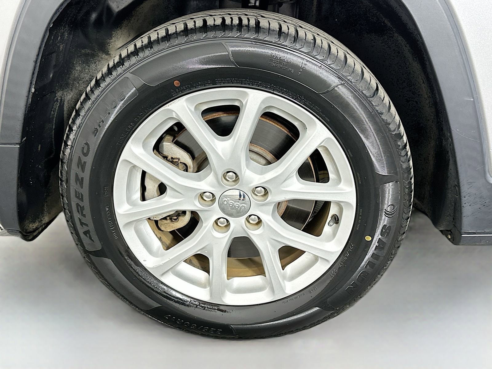 Used 2018 Jeep Cherokee Latitude Plus w/ Comfort/Convenience Group image 30