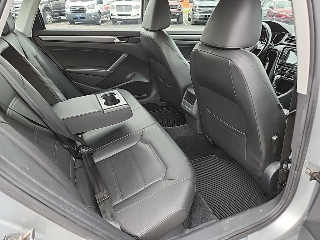 Used 2018 Volkswagen Passat 2.0T R-Line FWD image 27