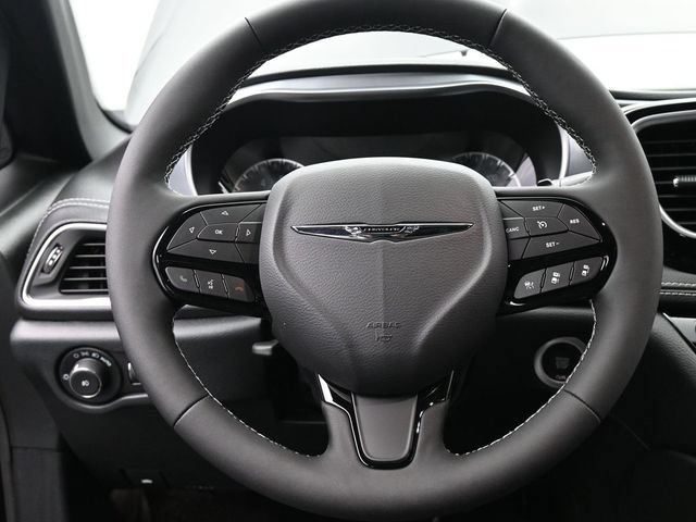 New 2025 Chrysler Pacifica Limited FWD image 28