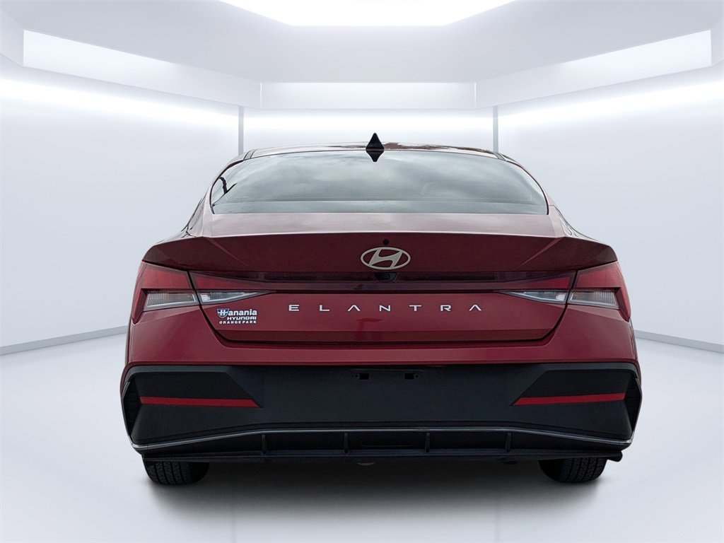 Used 2024 Hyundai Elantra SEL image 5