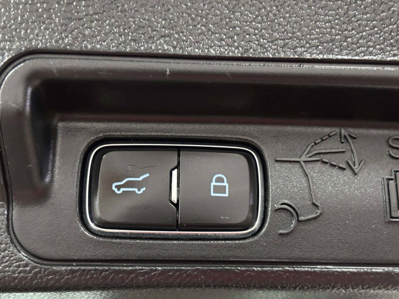 Used 2020 Ford Explorer XLT w/ Equipment Group 202A AWD/4WD image 7