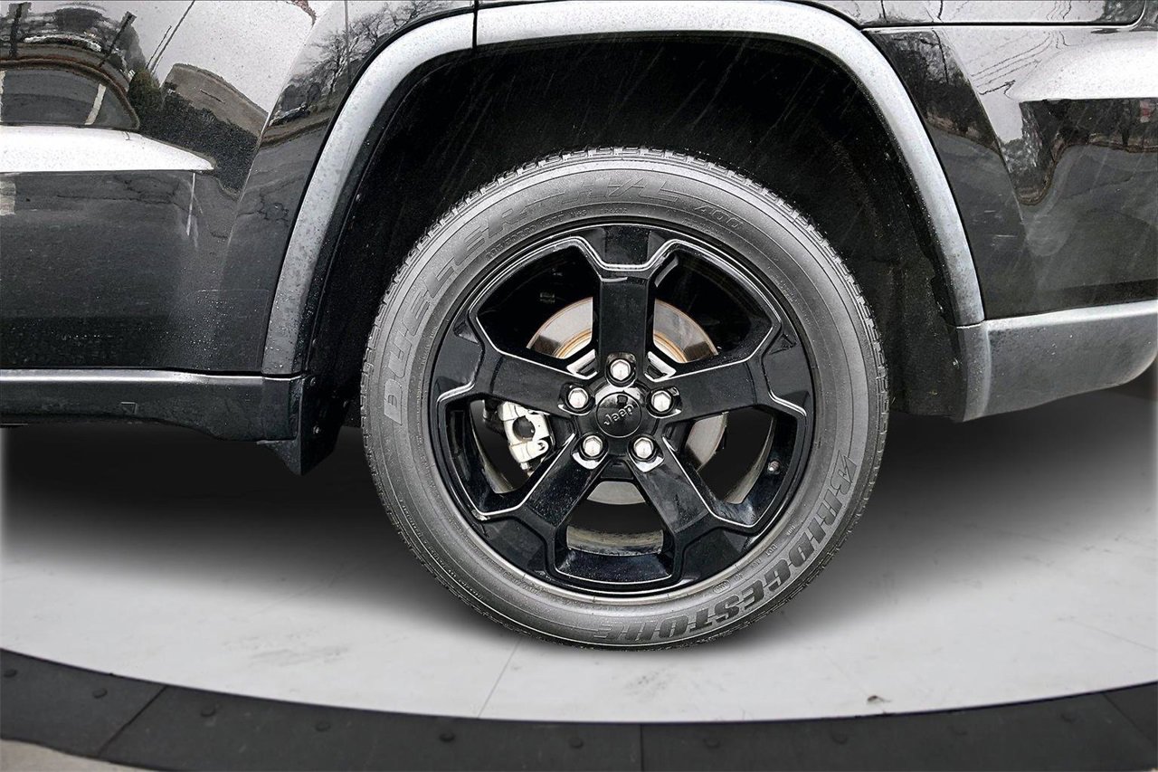 Certified 2020 Jeep Grand Cherokee Laredo image 34