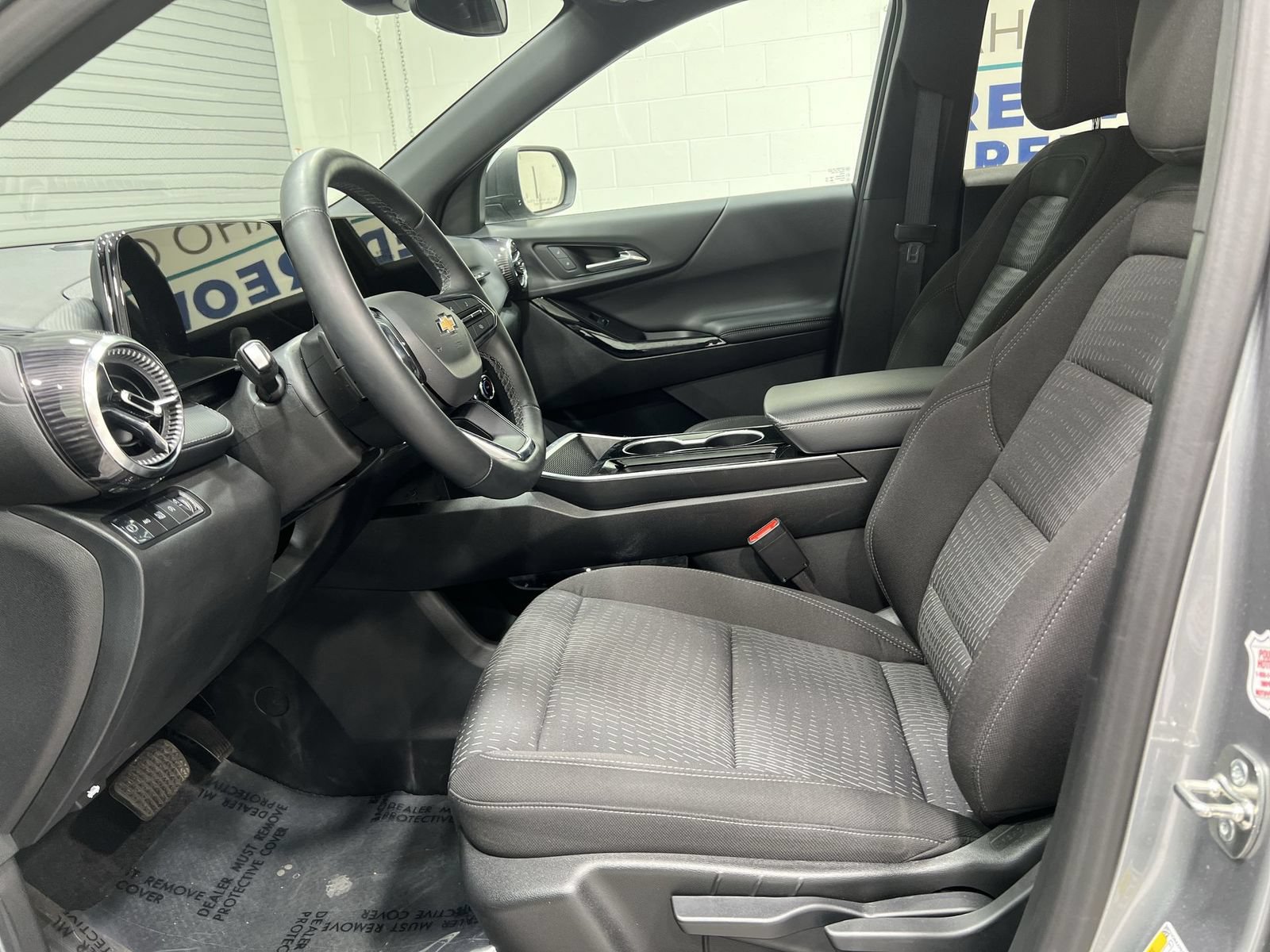 Used 2025 Chevrolet Equinox LT AWD/4WD image 11