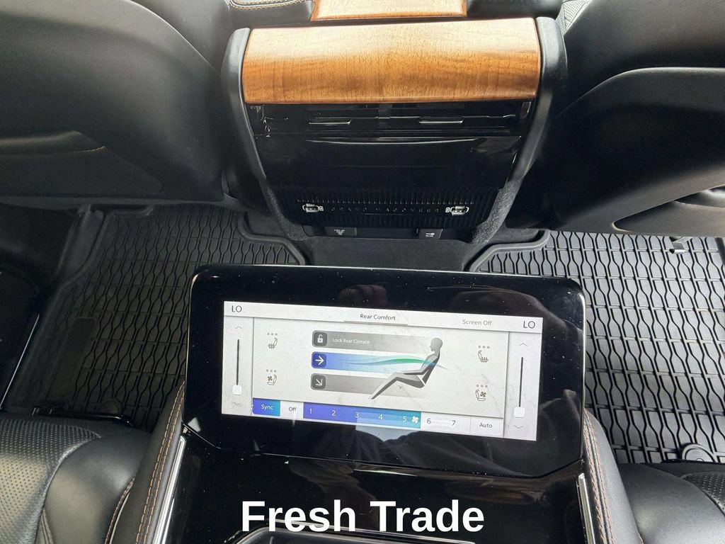 Used 2022 Jeep Grand Wagoneer Series III AWD/4WD image 11