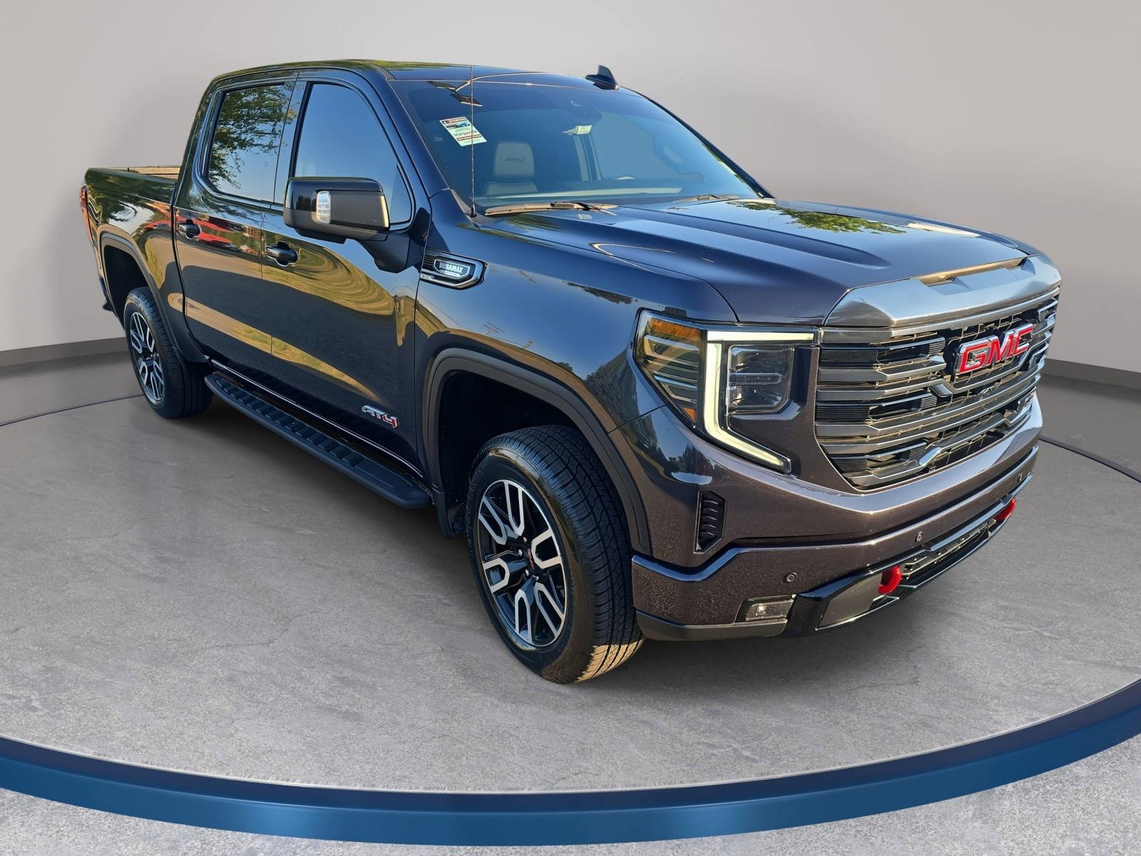 Used 2024 GMC Sierra 1500 AT4 w/ Technology Package AWD/4WD image 3