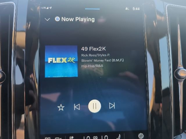 Used 2023 Volvo XC60 B5 Plus image 40