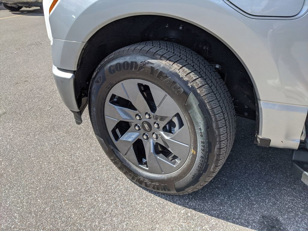 Used 2025 Ford F150 Lightning Flash image 37