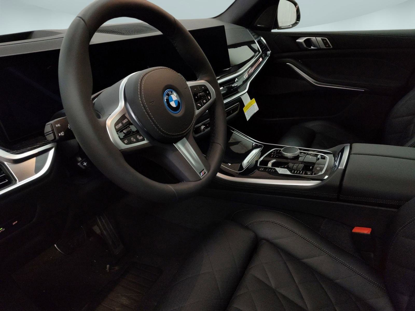 New 2026 BMW X5 xDrive50e image 4