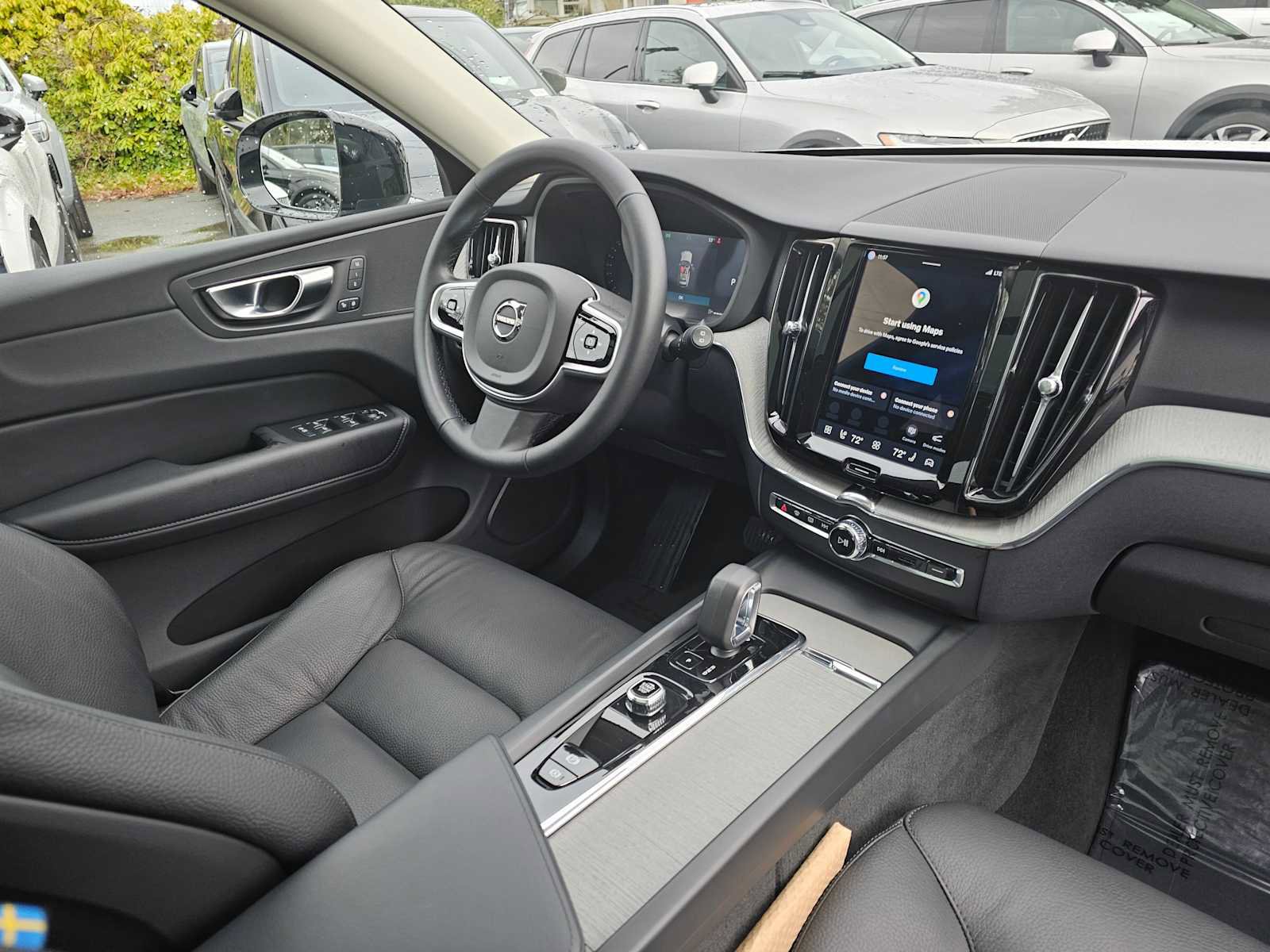 Certified 2025 Volvo XC60 B5 Plus AWD/4WD image 11