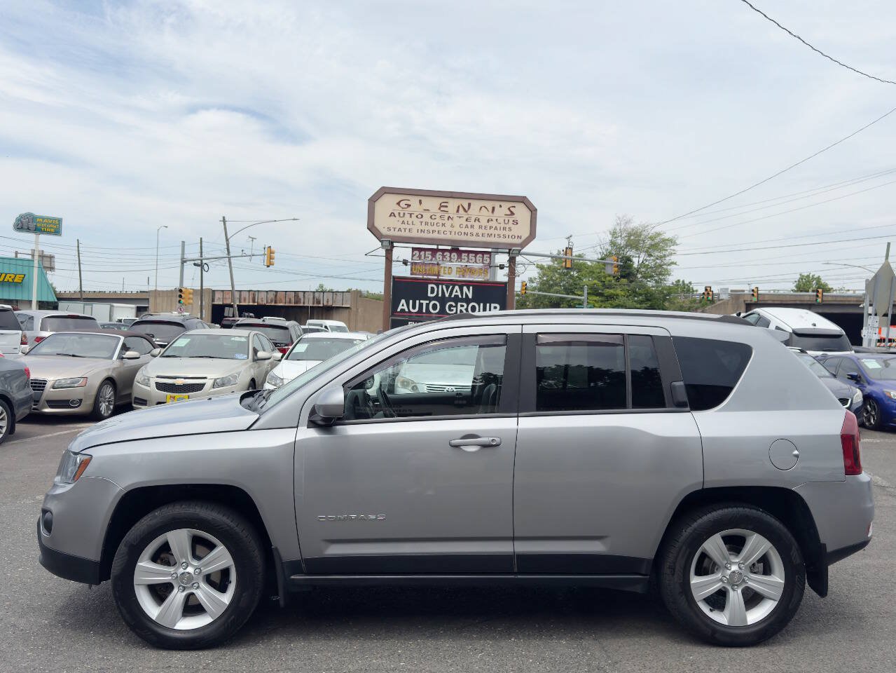 Used 2015 Jeep Compass Latitude AWD/4WD image 3