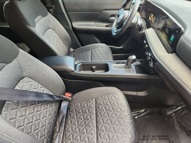 Used 2025 Nissan Kicks SV AWD/4WD image 19