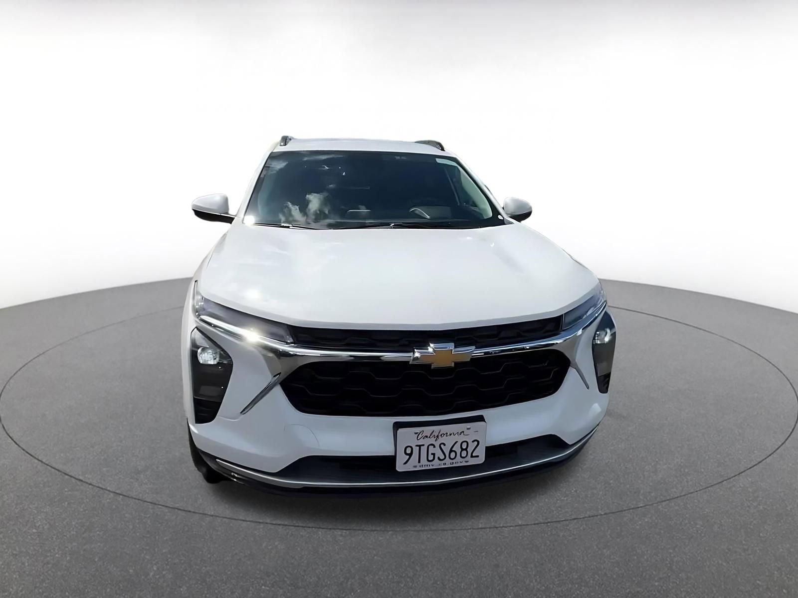 Used 2025 Chevrolet Trax LT FWD image 4