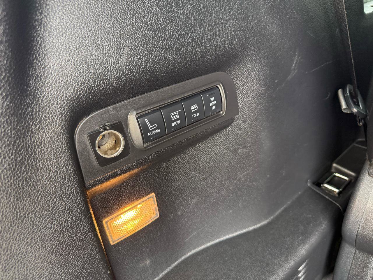 Used 2017 Ford Explorer Limited w/ Equipment Group 301A FWD image 9