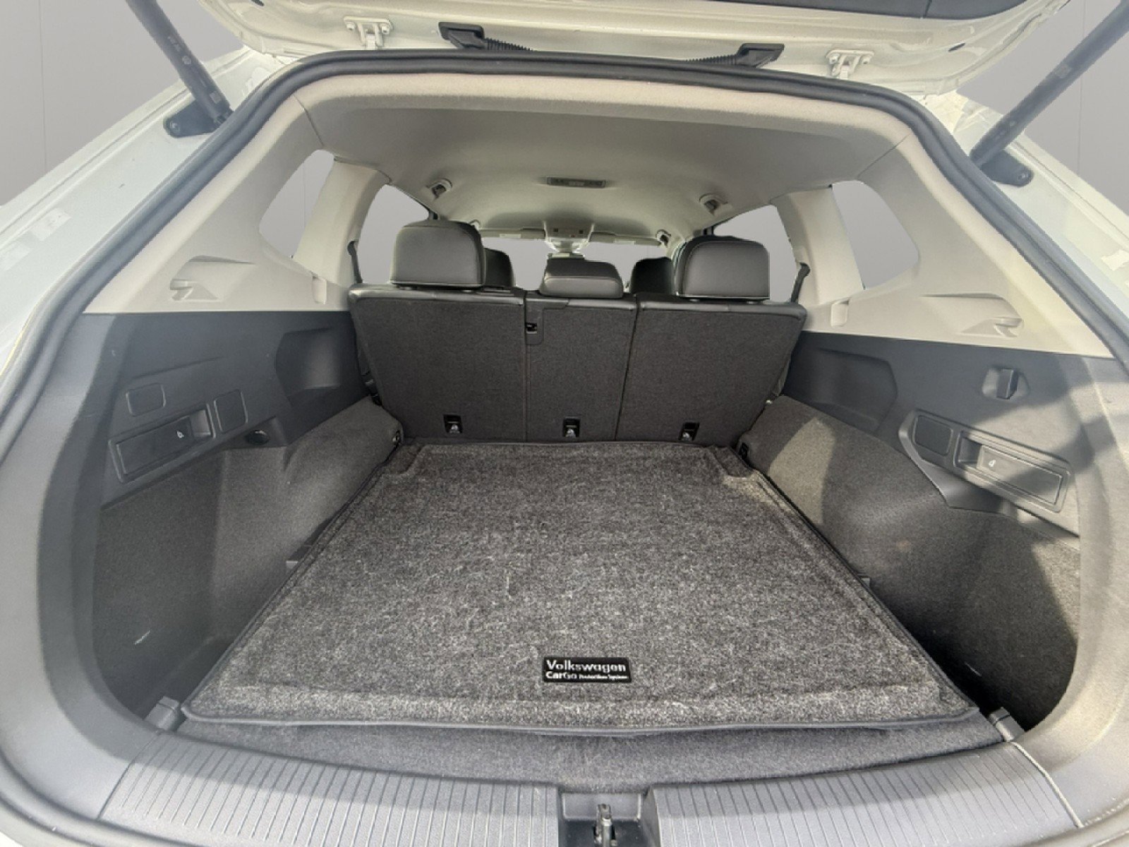 Used 2024 Volkswagen Tiguan SE AWD/4WD image 31