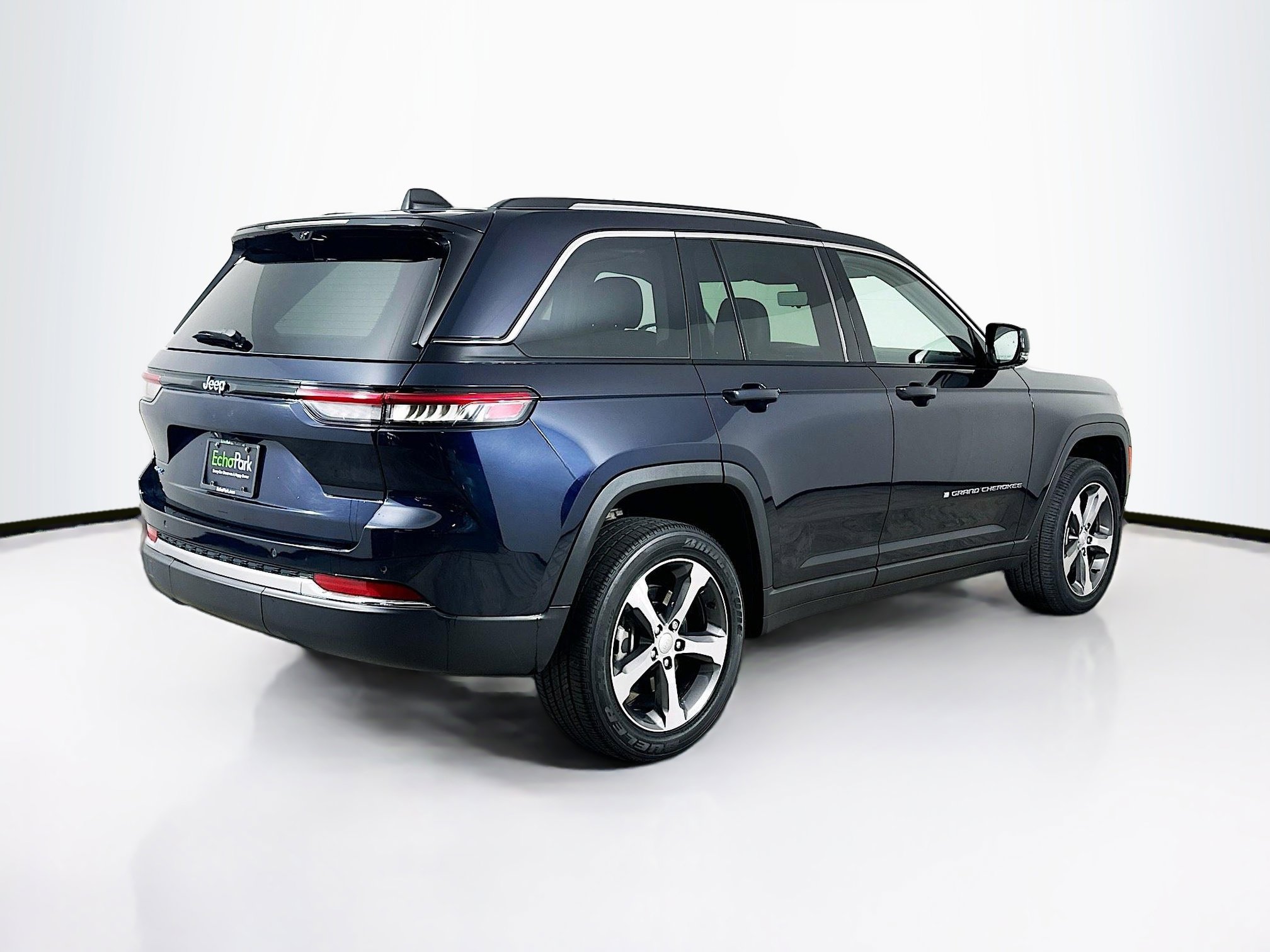Used 2022 Jeep Grand Cherokee Limited 4xe w/ Luxury Tech Group II AWD/4WD image 9