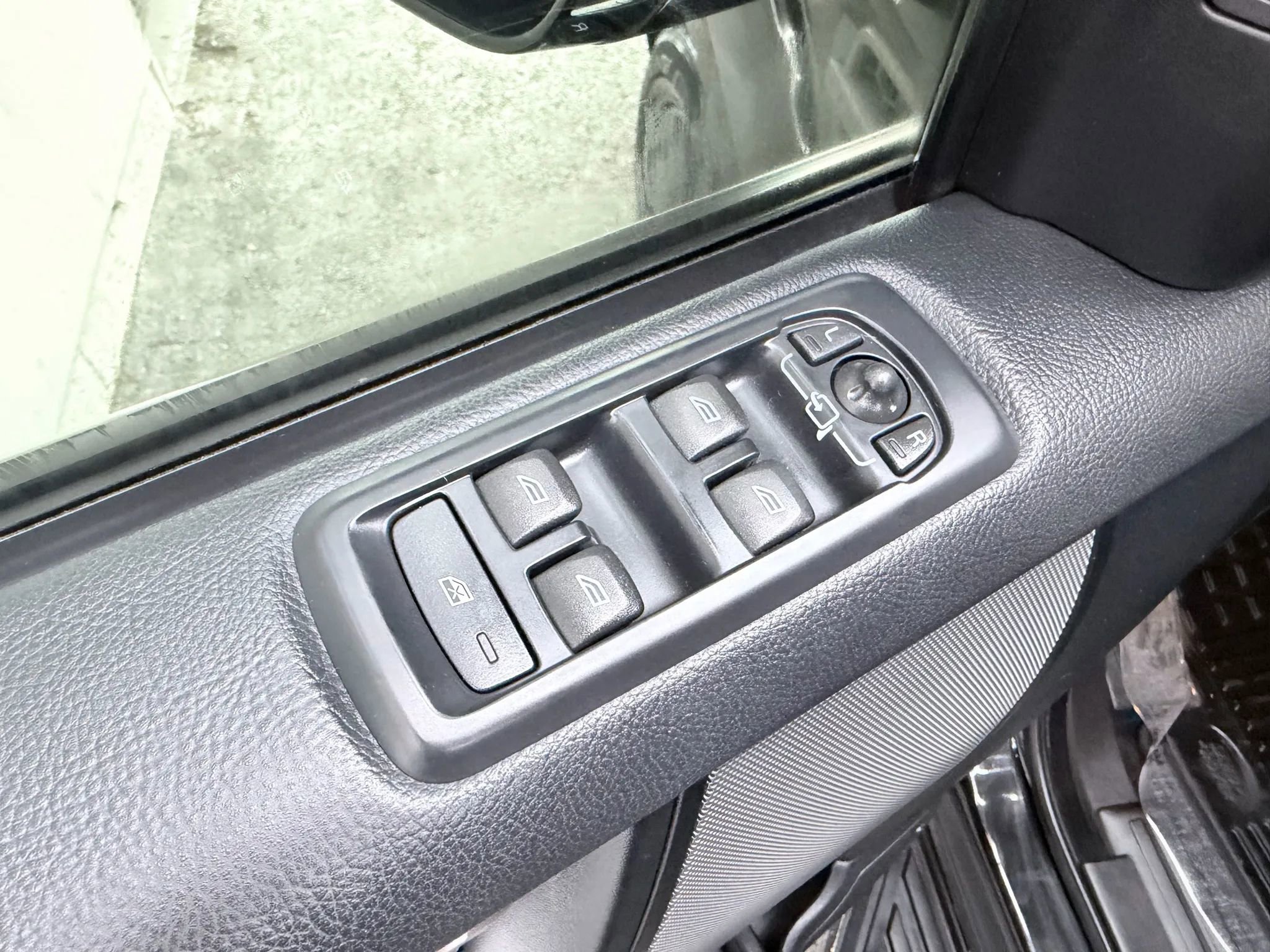 Used 2016 Land Rover LR4 HSE Silver Edition AWD/4WD image 10