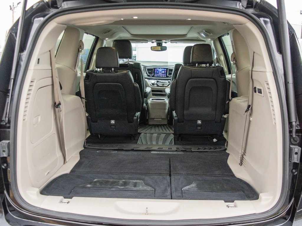 Used 2018 Chrysler Pacifica Limited image 6