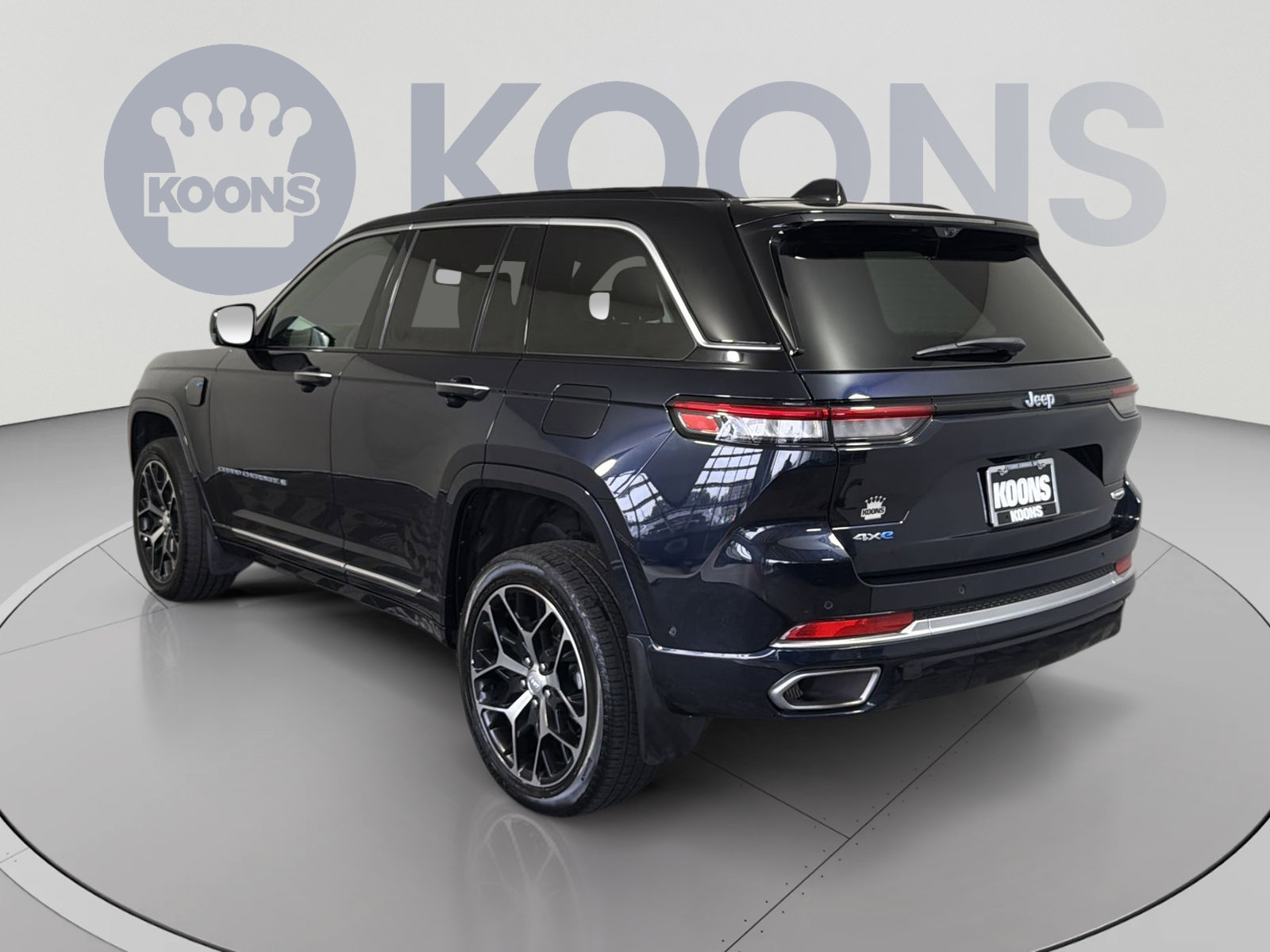 Used 2024 Jeep Grand Cherokee Summit AWD/4WD image 4