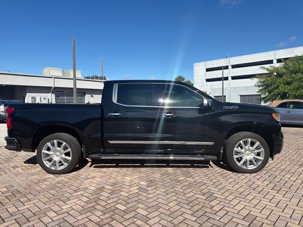 Used 2024 Chevrolet Silverado 1500 High Country w/ High Country Premium Package AWD/4WD image 2