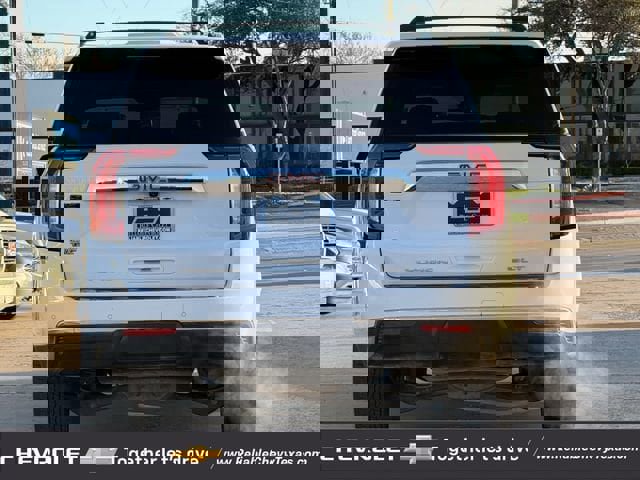 Used 2022 GMC Yukon SLT w/ SLT Premium Package image 7