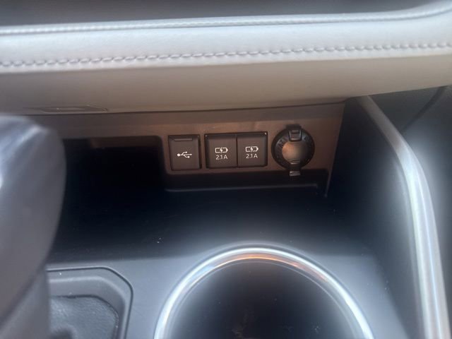 Used 2020 Toyota Highlander XLE FWD image 13