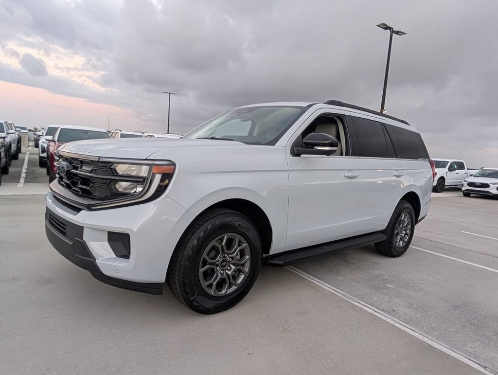 New 2026 Ford Expedition Active RWD image 3