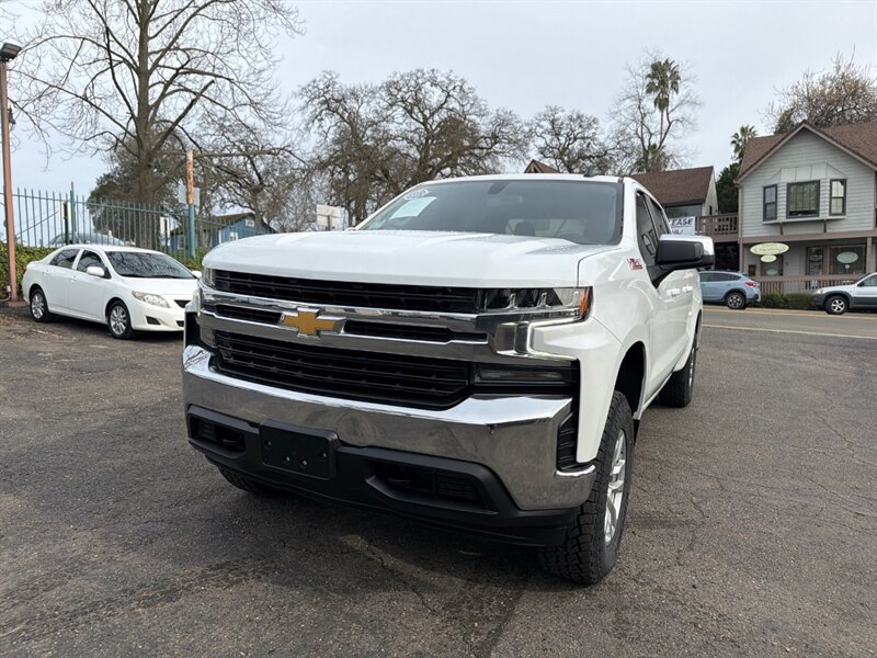 Used 2022 Chevrolet Silverado 1500 LT w/ Z71 Off-Road Package AWD/4WD image 4