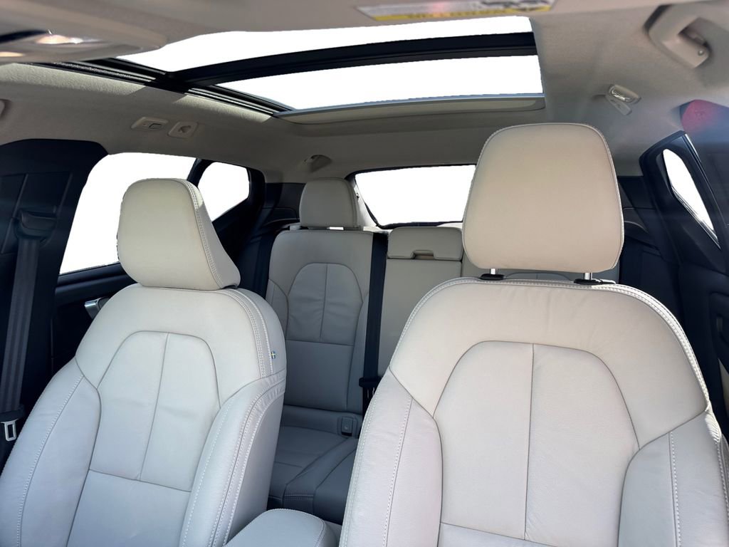 Certified 2023 Volvo XC40 B5 Ultimate w/ Protection Package Premier image 22