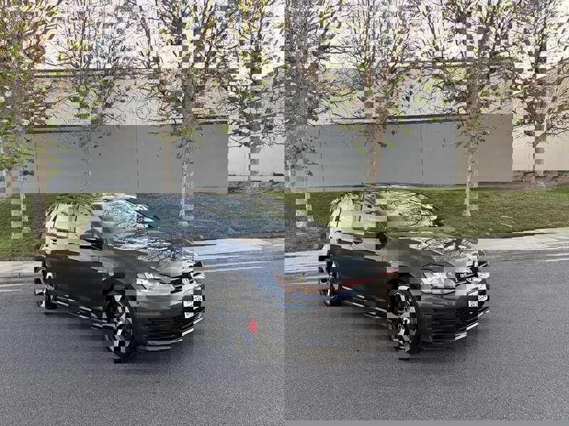 Used 2017 Volkswagen GTI SE image 11