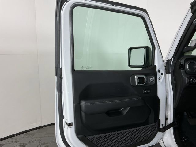 Used 2020 Jeep Gladiator Overland w/ Popular Equipment Package image 11