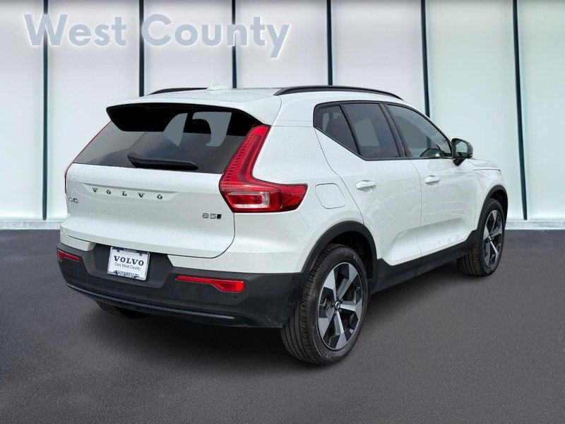 Used 2026 Volvo XC40 B5 Plus AWD/4WD image 4