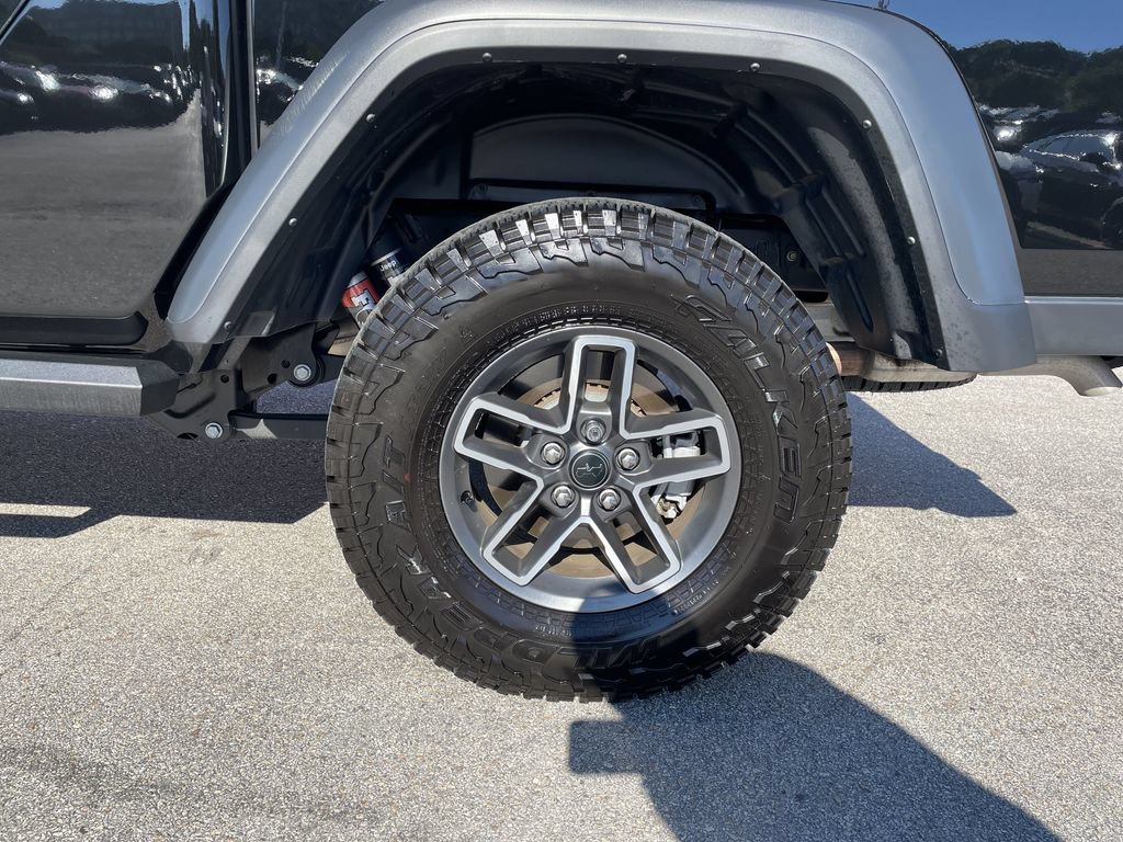 Certified 2025 Jeep Gladiator Mojave w/ Convenience Group AWD/4WD image 10