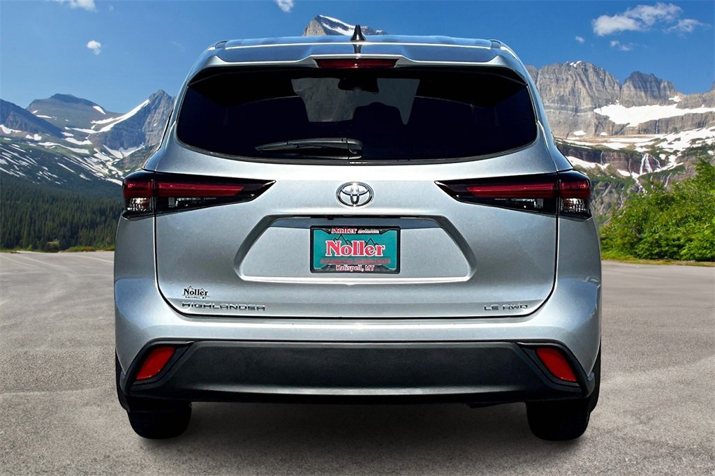Used 2024 Toyota Highlander LE image 4