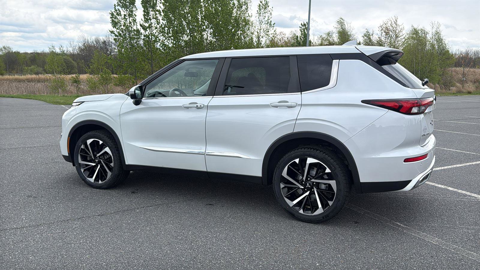 Used 2022 Mitsubishi Outlander SE AWD/4WD image 10