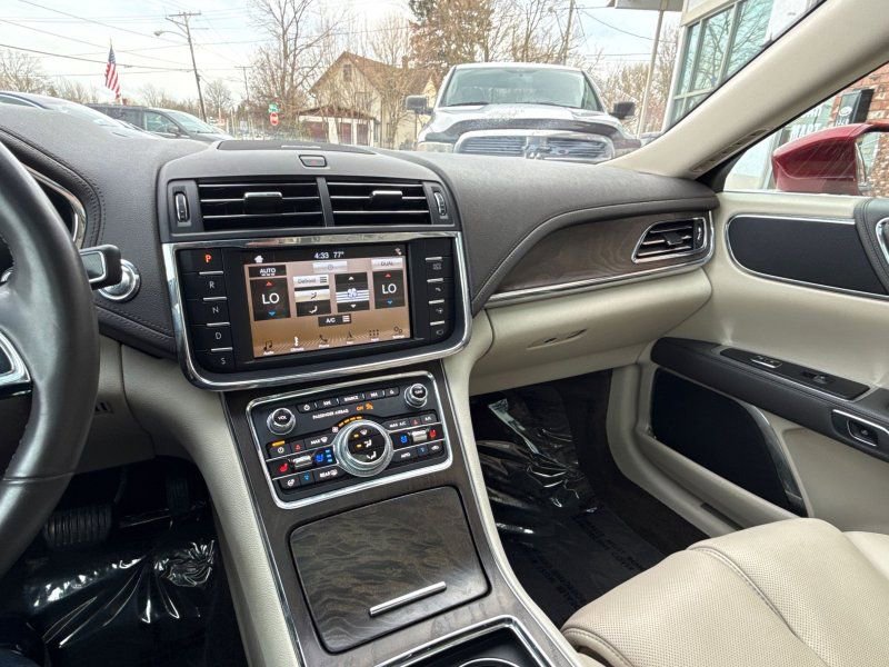 Used 2018 Lincoln Continental Select image 24