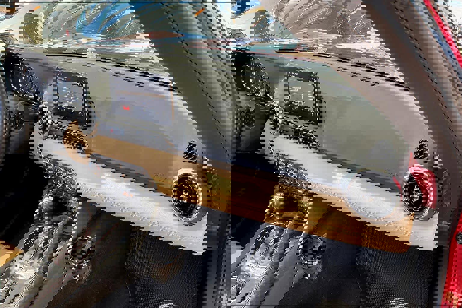 Used 2019 MAZDA MX-5 Miata RF Grand Touring image 18