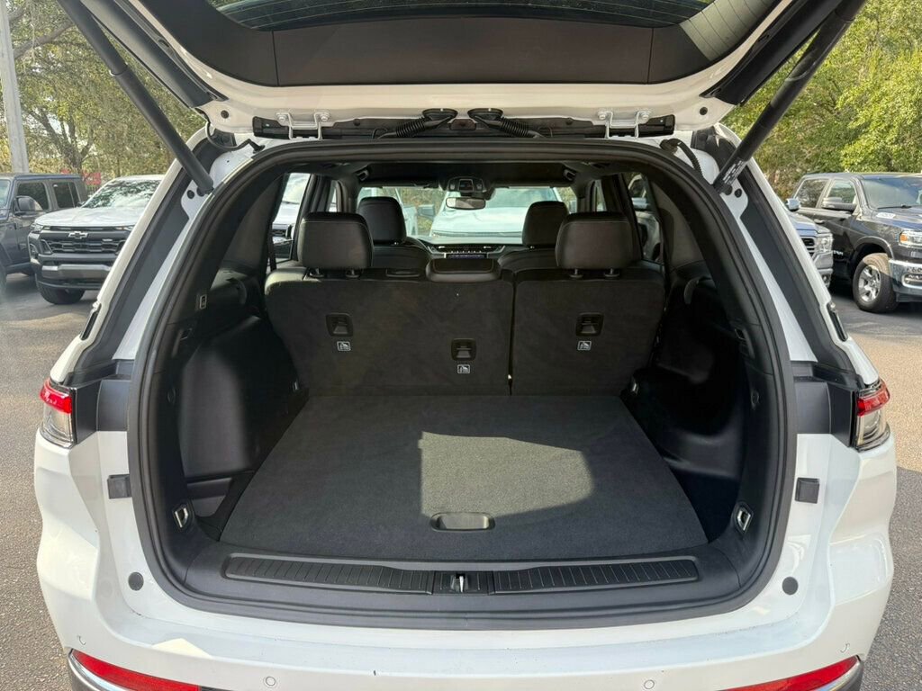 Used 2024 Jeep Grand Cherokee Limited image 9